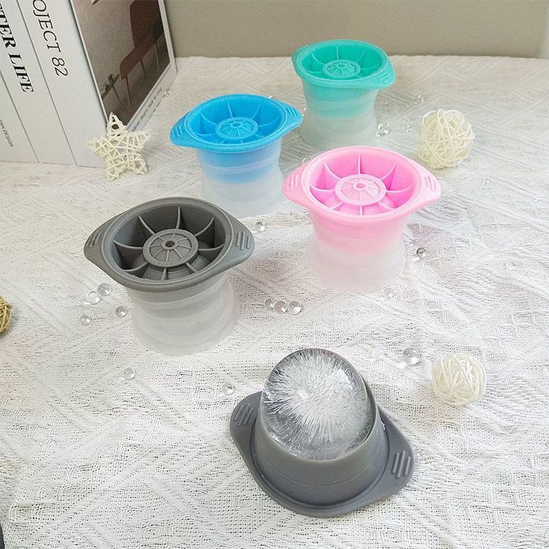 Forma de gelo grande em formato esférico para whisky